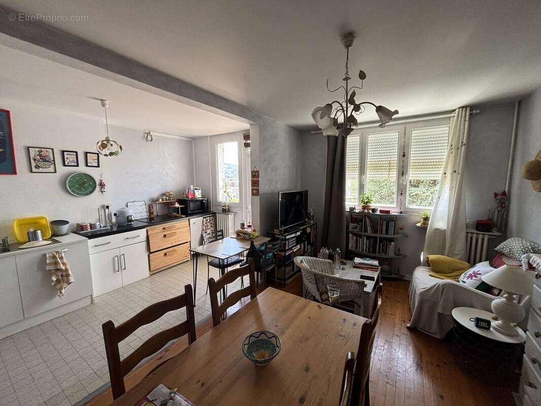 Appartement 42 m² à Saint-Etienne  - photo 2