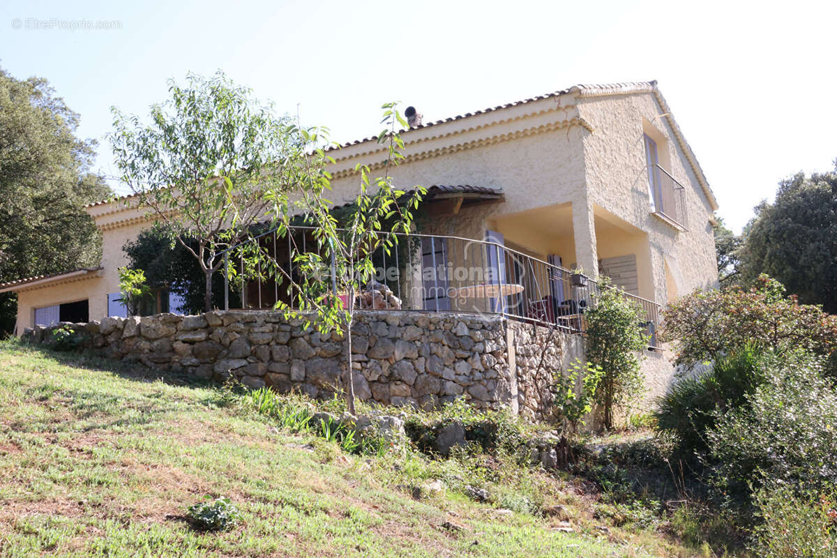 Le Thoronet - Villa 6 pièce(s) 175 m2 habitables - Terrain 3243m2 - photo 11
