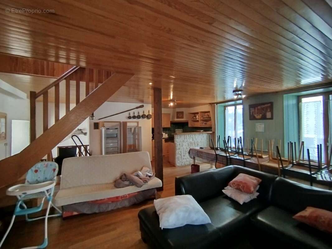 Appartement à BESSE-ET-SAINT-ANASTAISE