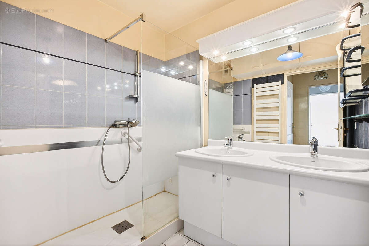 Appartement à PARIS-19E