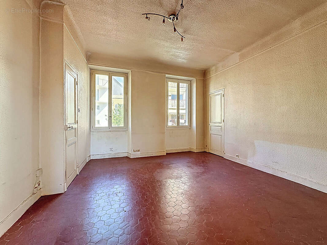 Appartement à MARSEILLE-4E