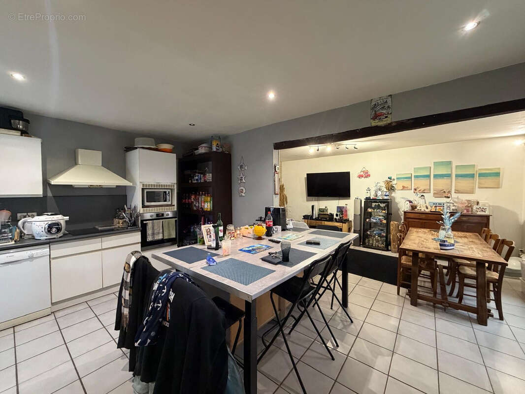 Maison à SAINT-GENOUPH