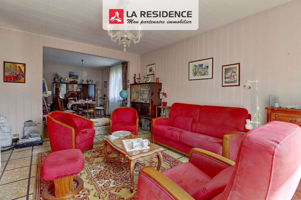 Maison à MAURECOURT