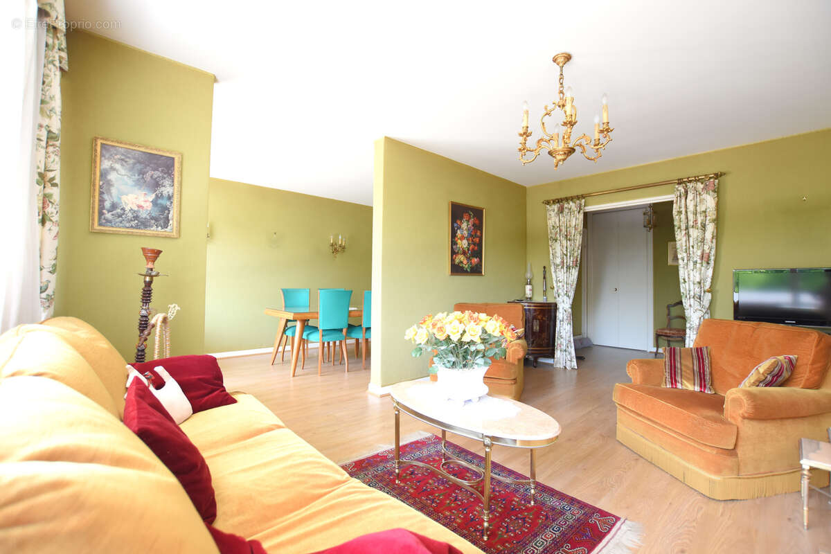 Appartement à LES ESSARTS-LE-ROI