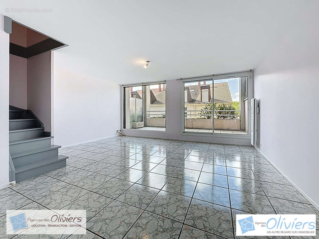 Appartement à VOISINS-LE-BRETONNEUX