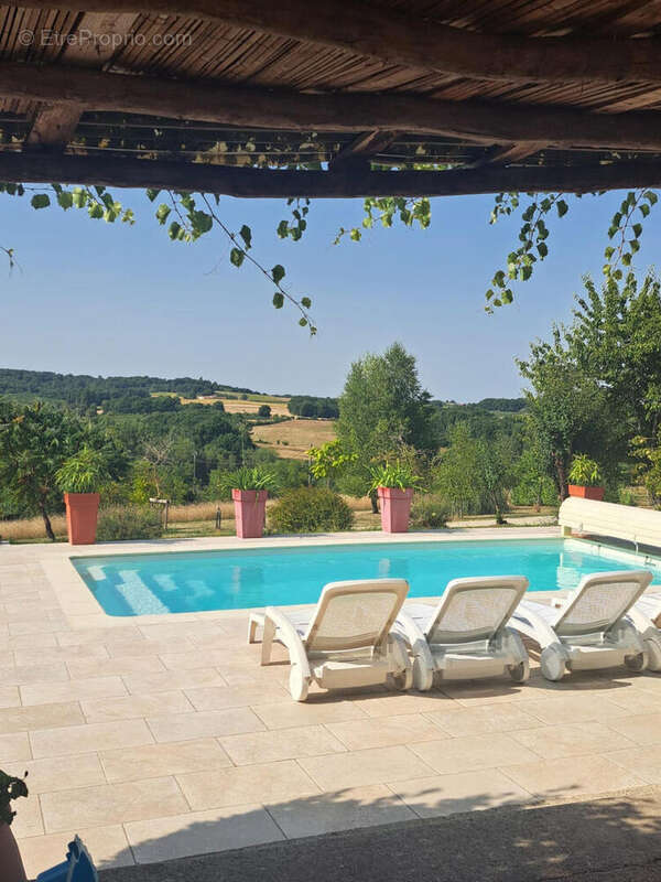 PISCINE ET VUE - Maison à MONTMOREAU-SAINT-CYBARD
