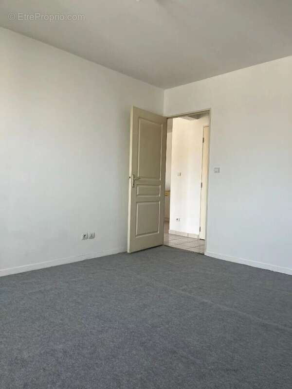 Appartement à MONDONVILLE-SAINT-JEAN