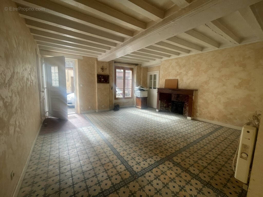 Maison à LA BAZOCHE-GOUET