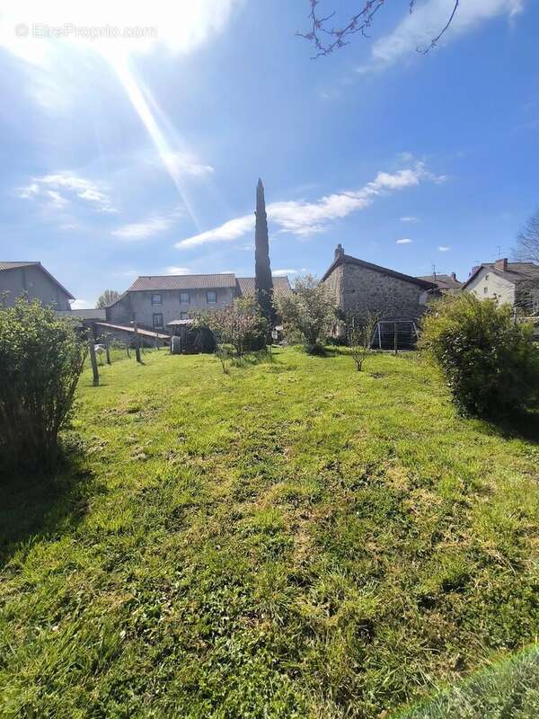 Maison à SAINT-JUNIEN