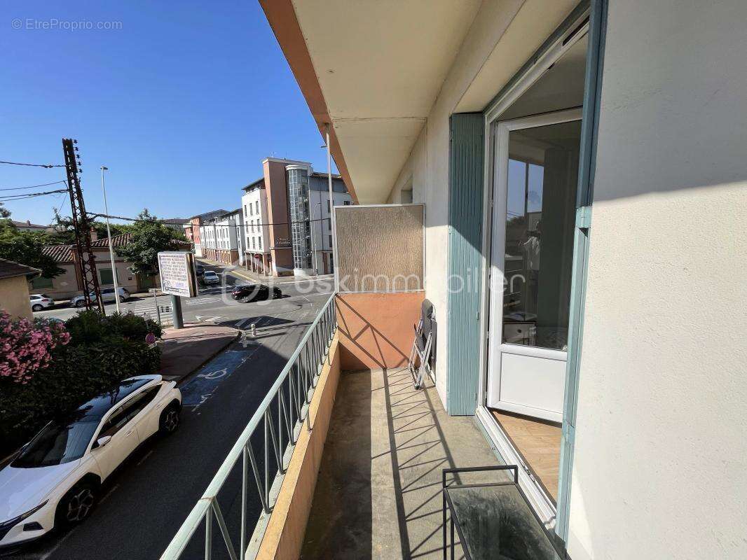 Rare ! superbe T2 traversant avec garage fermé privé, cave et deux balcons - photo 9