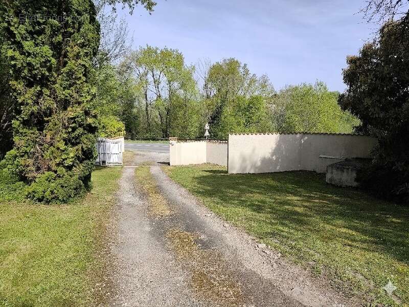Maison à VOEUIL-ET-GIGET