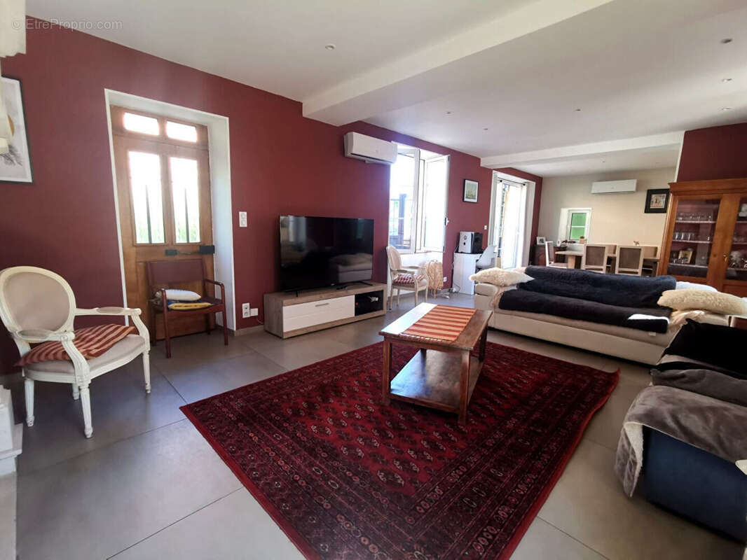 CORREZE. Proche BRIVE-LA-GAILLARDE. Maison en pierre avec 6 chambres, un gîte de 2 chambres, une grange, 2 écuries et un hangar  - photo 10