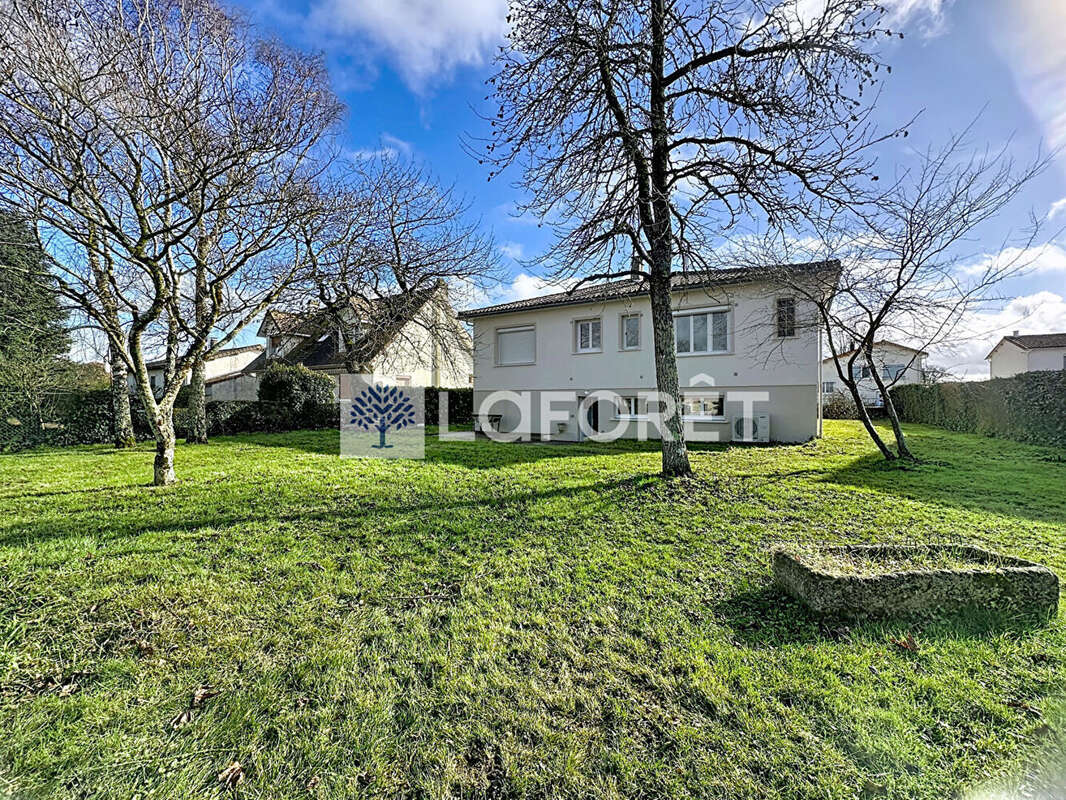 À vendre - Maison de 100 m2 en plein bourg de La Peyratte - photo 19