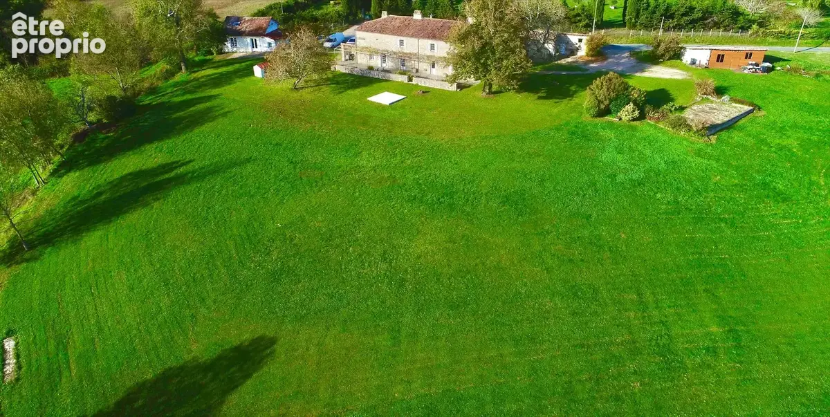 Propriété en pierre  de 400m² avec un ensemble de 4 gîtes - photo 3