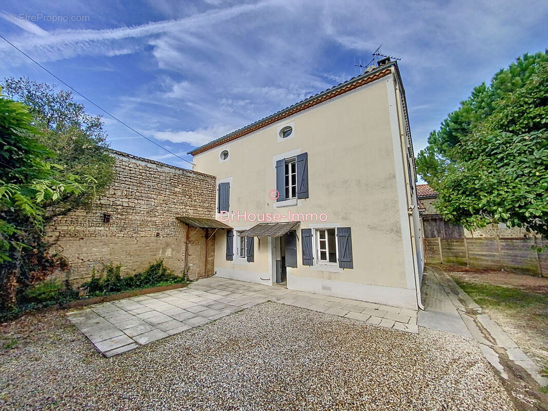 Maison à SAINT-YRIEIX-SUR-CHARENTE