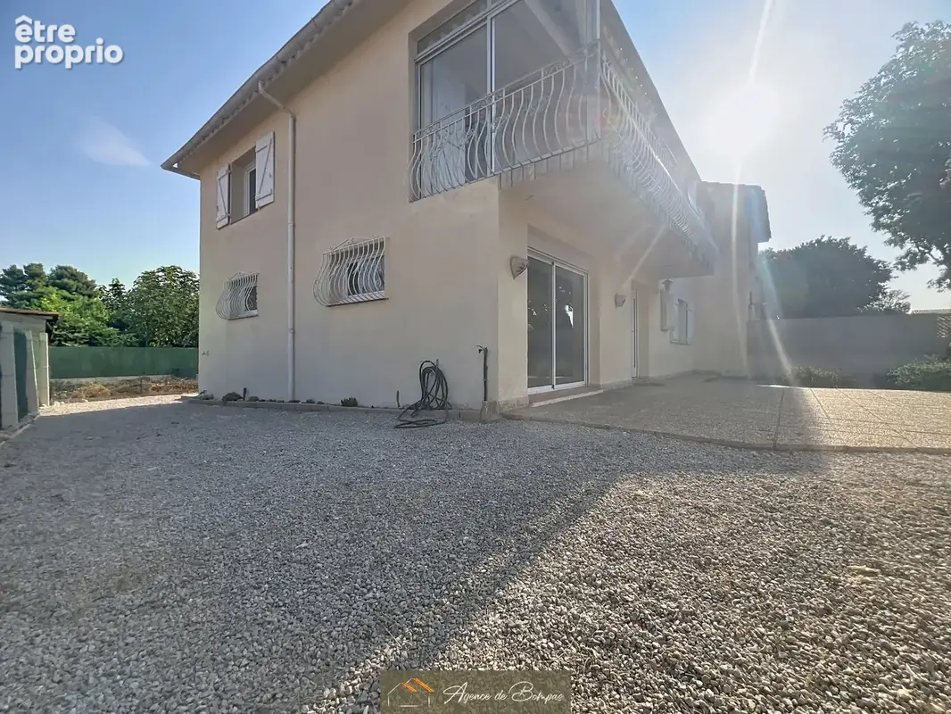 Secteur residentiel - villa 3 faces 169 m2 hbts  sur 401 m2 de terrain  - jardin - - photo 3