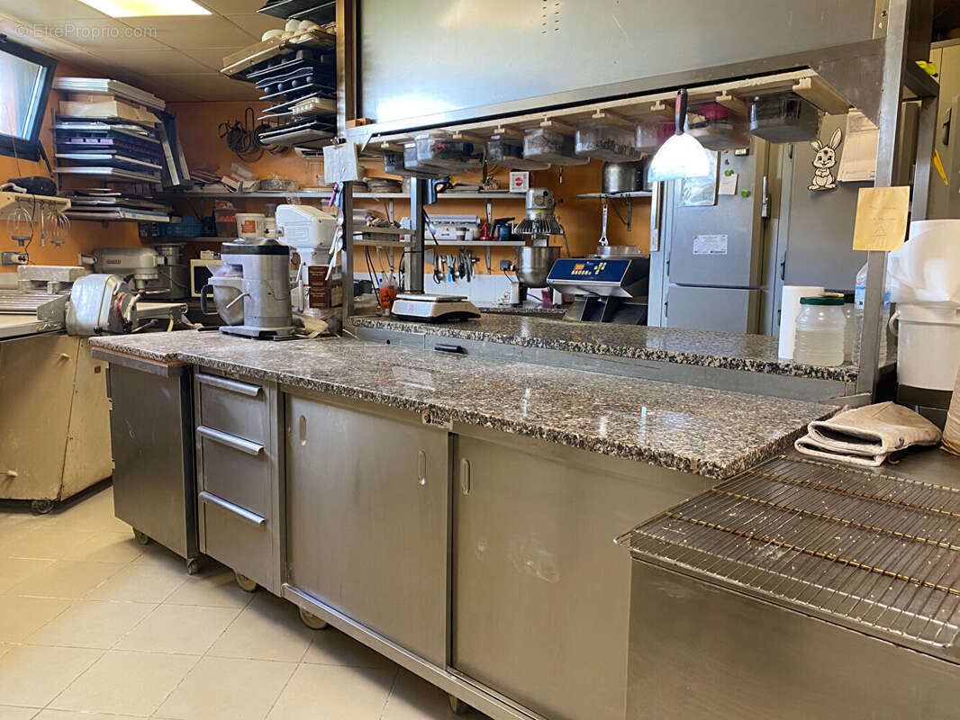 Commerce à ROCHEFORT-SUR-NENON