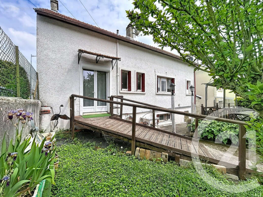 Maison à COMPERTRIX