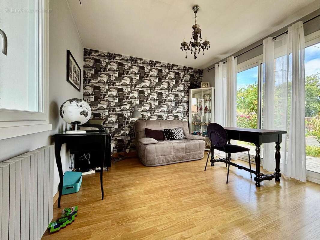 Photo 8