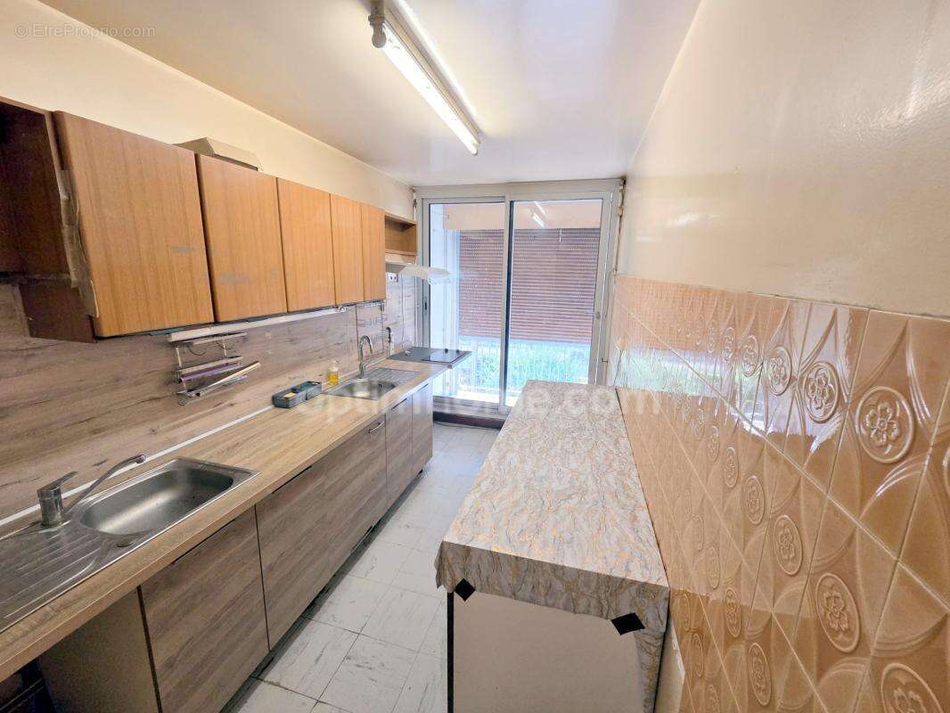 Sarcelles - Place Charcot - Appartement 3 pièces - 72 m2 - Balcons - 1er étage - 142 000 € FAI - photo 6