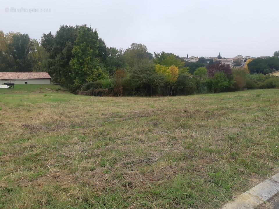Terrain à CASTELNAU-D'ESTRETEFONDS