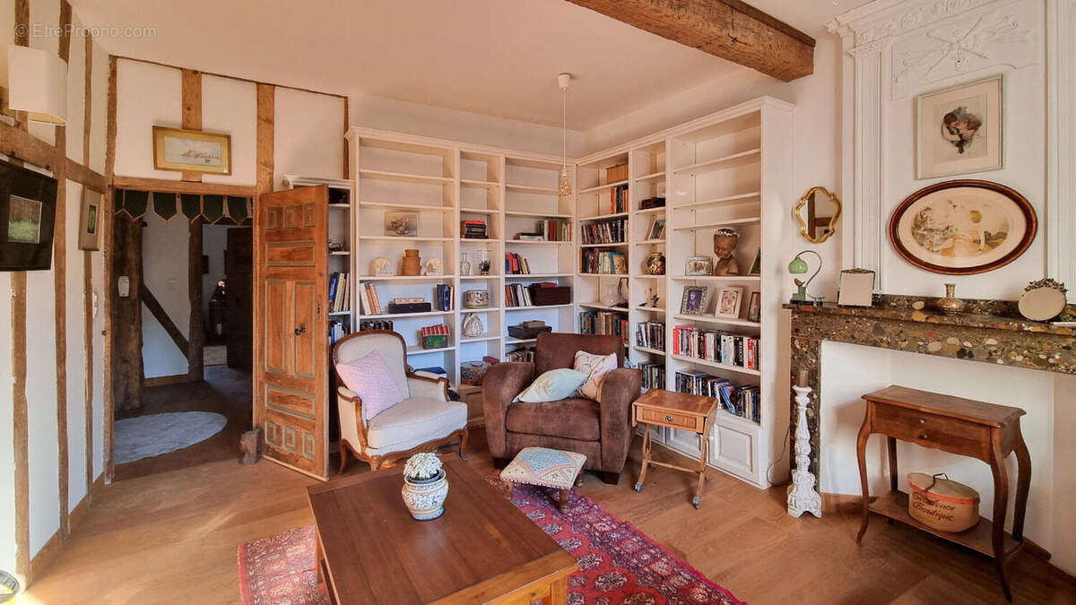 salon 2 - Maison à MIREPOIX