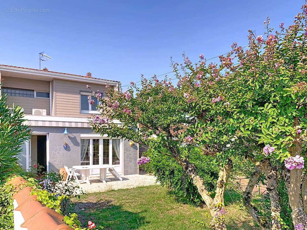 Maison à VILLENAVE-D&#039;ORNON