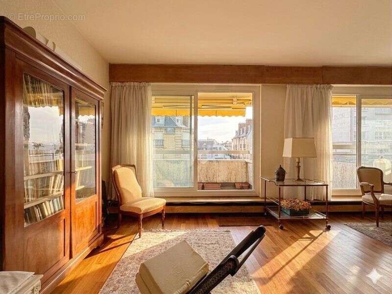 Appartement à PARIS-15E