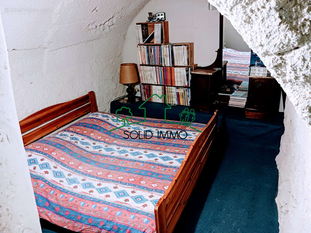 Maison à SAINT-ETIENNE-DE-FONTBELLON