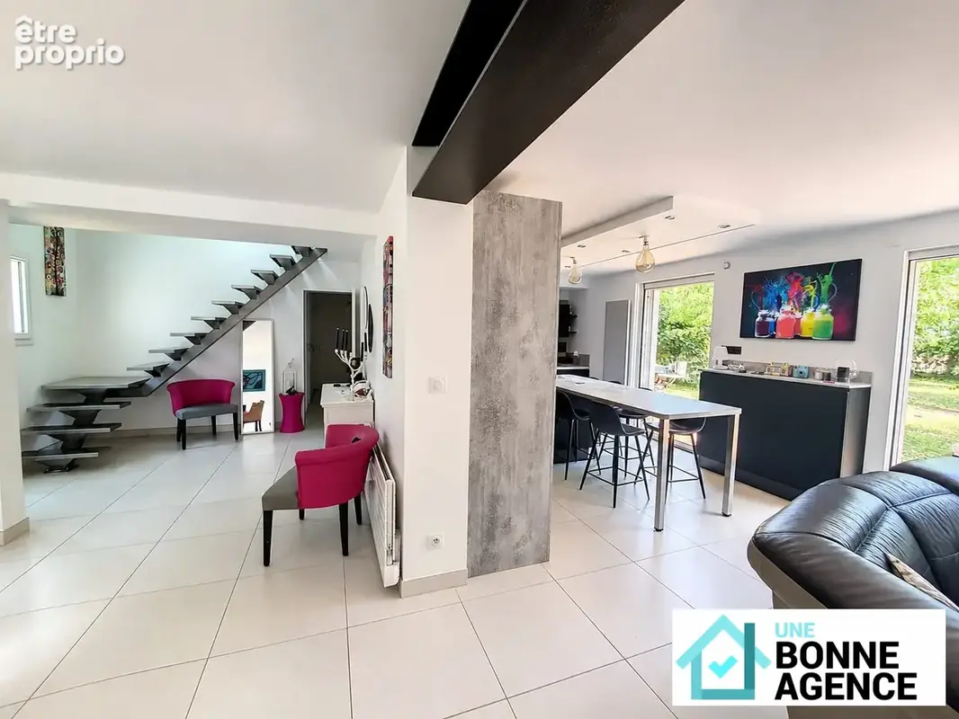 Photo Maison à Saint-Pryve-Saint-Mesmin au prix de 514 900€