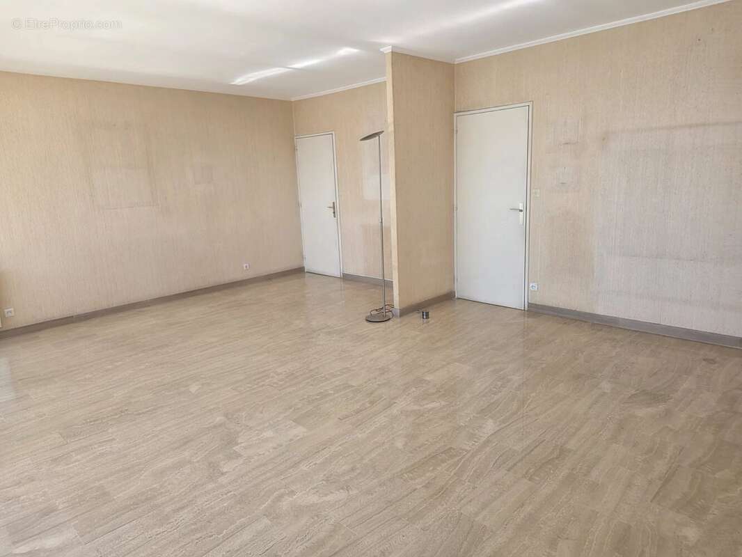 Appartement à VILLENEUVE-LOUBET