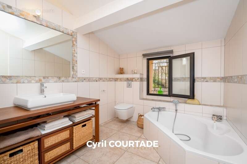Beauvoisin, Dpt Gard (30), Maison en pierre de 236m² avec dépendance et piscine - Jardin de 247m² - photo 15