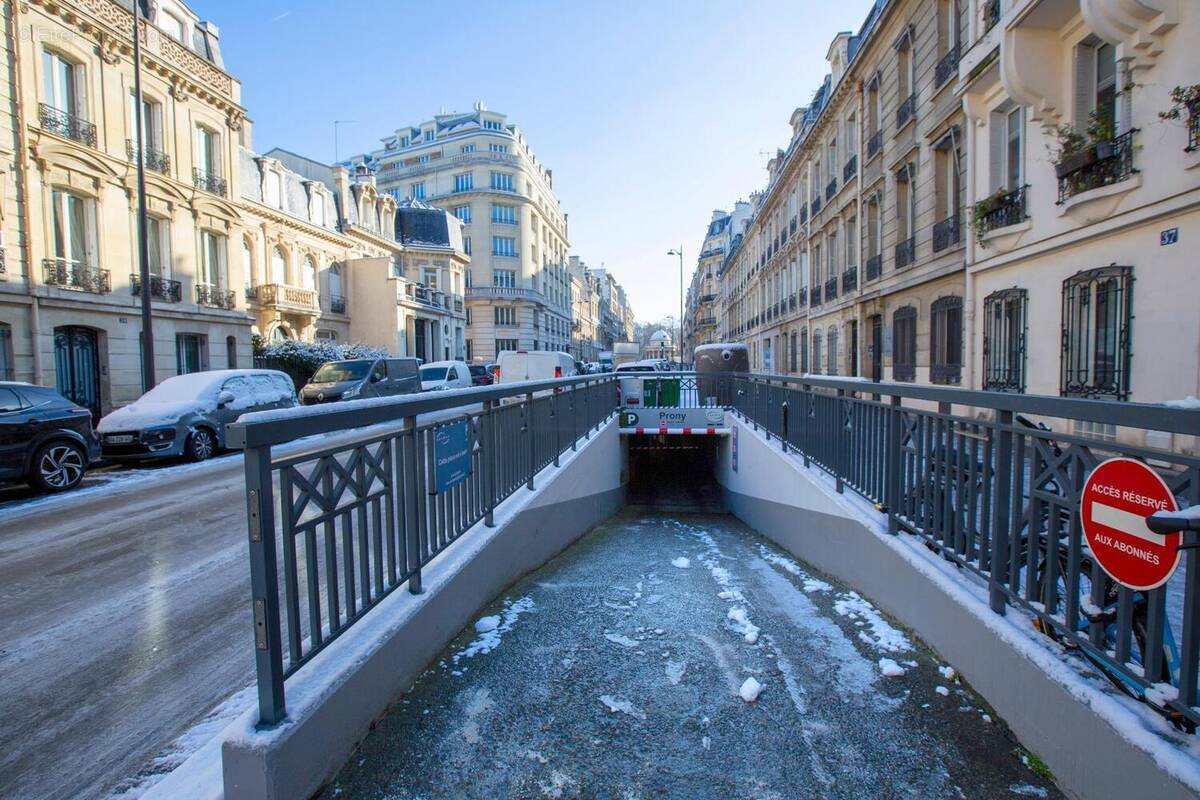 Photo 1 - Parking à PARIS-17E