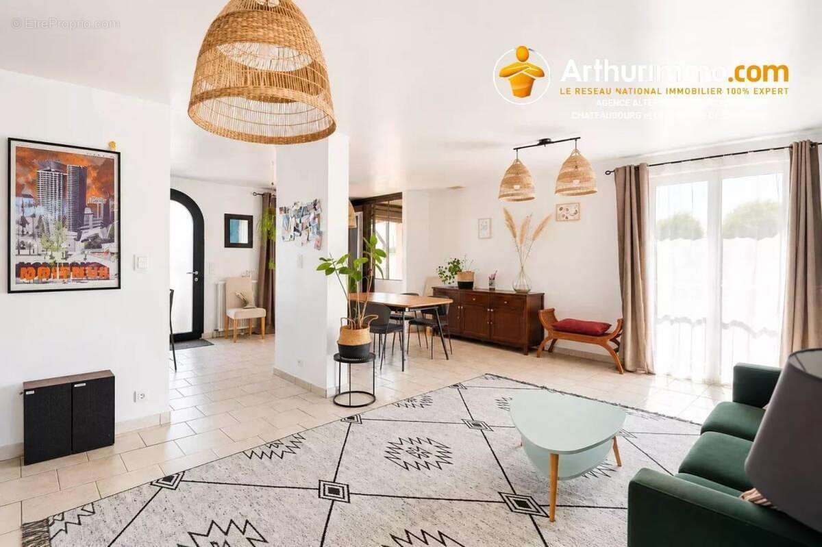 Votre futur cocon familial vous attend à Châteaubourg ! - photo 2