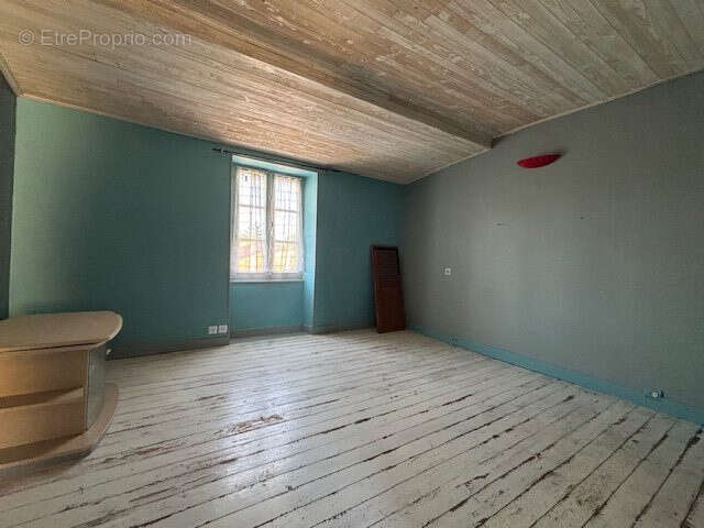 Maison à LE GUE-DE-VELLUIRE