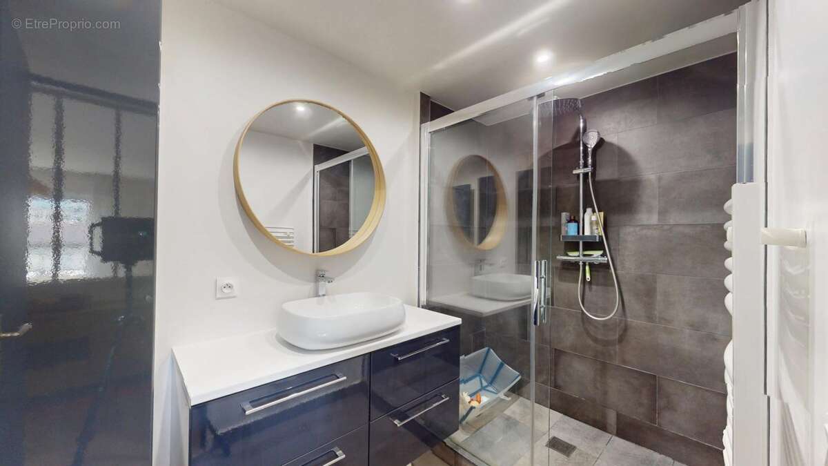 Appartement à LA GARENNE-COLOMBES