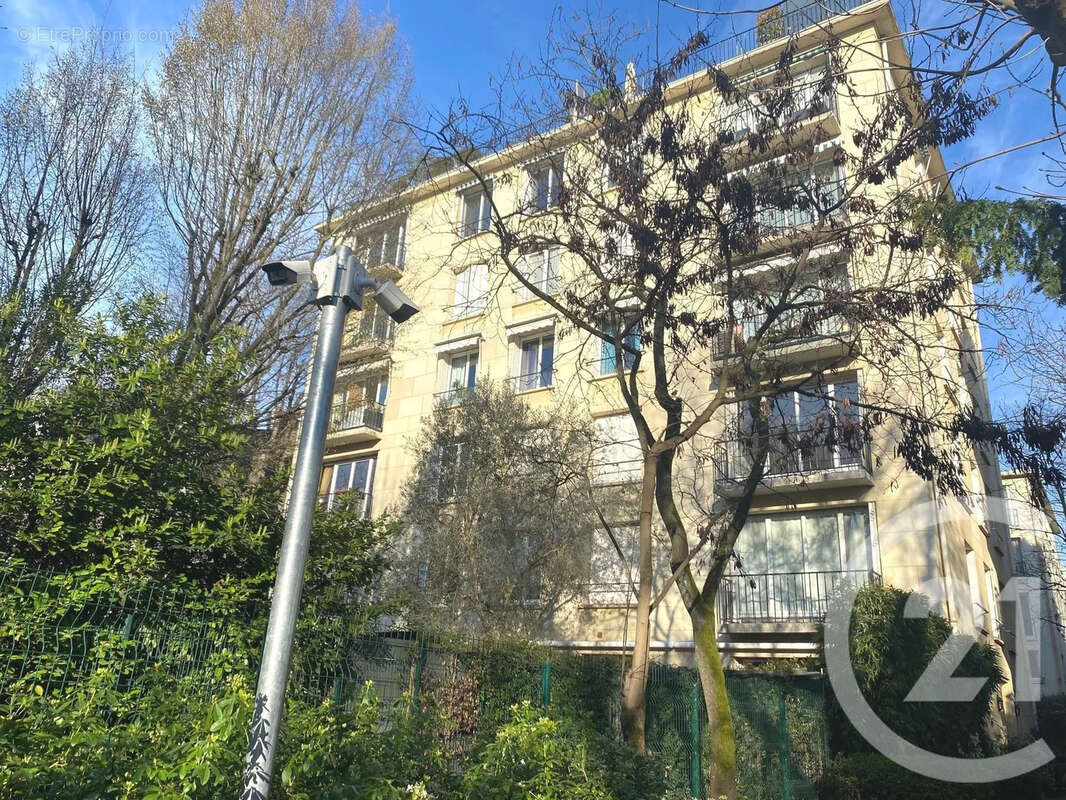 Appartement à NEUILLY-SUR-SEINE
