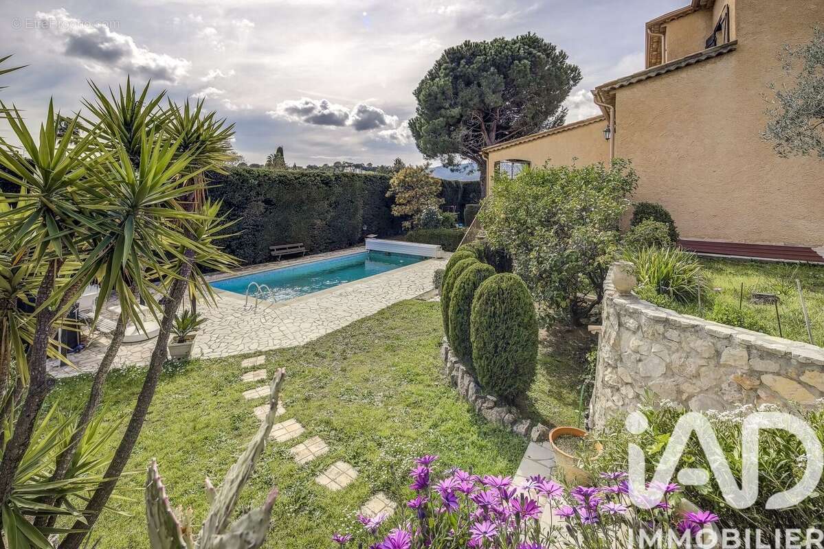 Photo 2 - Maison à LA ROQUETTE-SUR-SIAGNE