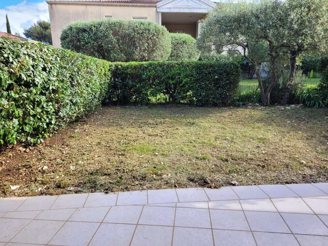 Appartement à VILLENEUVE-LES-AVIGNON