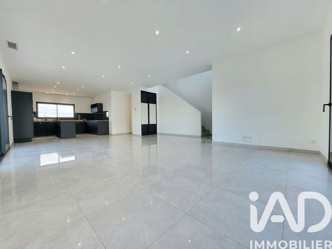 Maison 145 m² à Narbonne  - photo 4