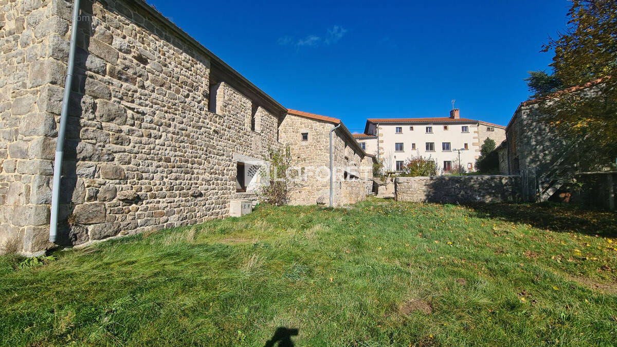 Appartement à SAINT-GENEST-MALIFAUX