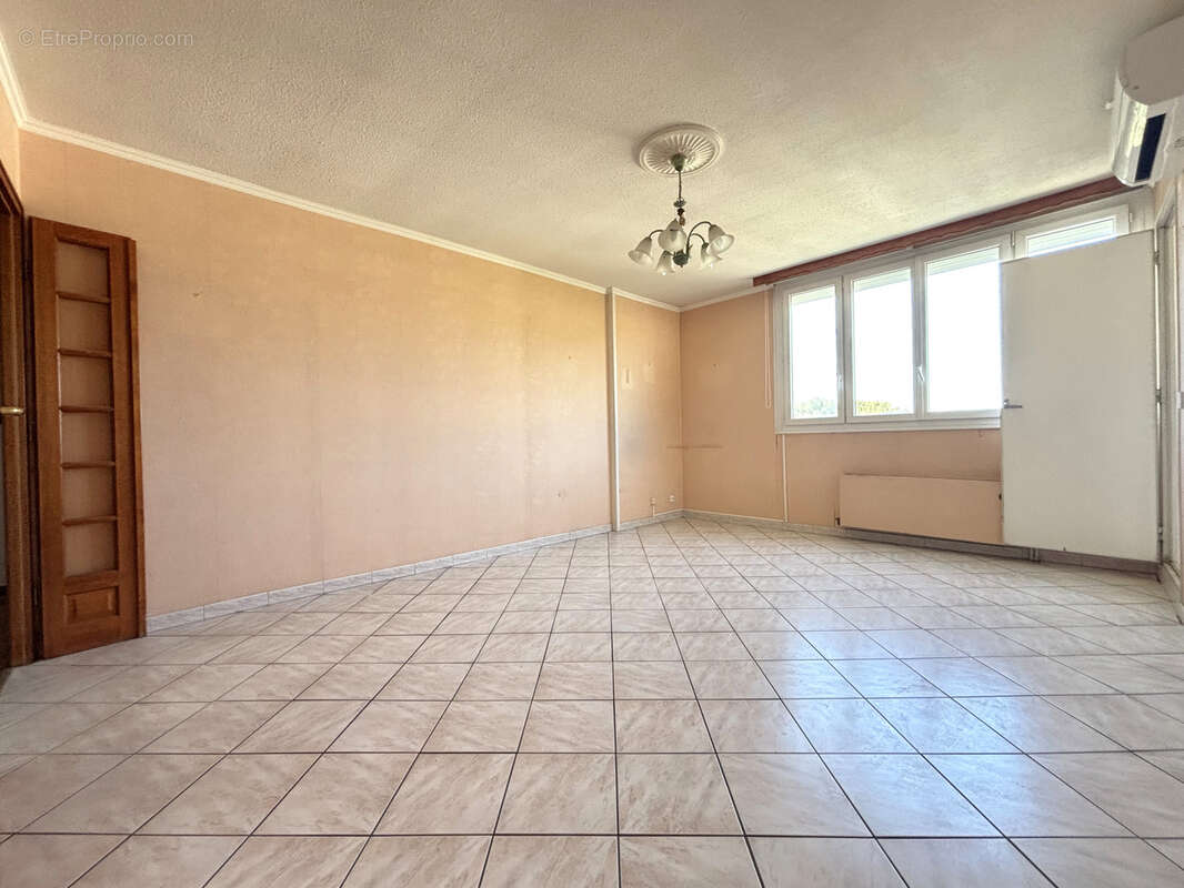 Appartement à LA VALETTE-DU-VAR