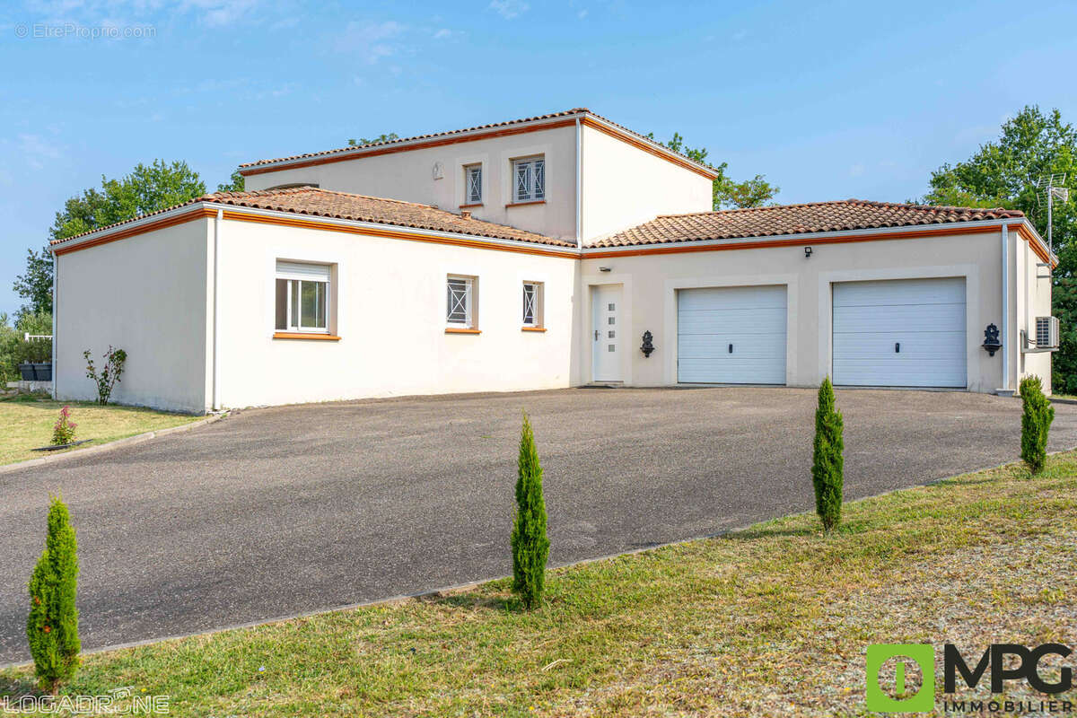 VILLENEUVE SUR LOT, maison contemporaine d'environ 220 m2, 3 chambres et bureau avec vue exceptionnelle, doubl - photo 18