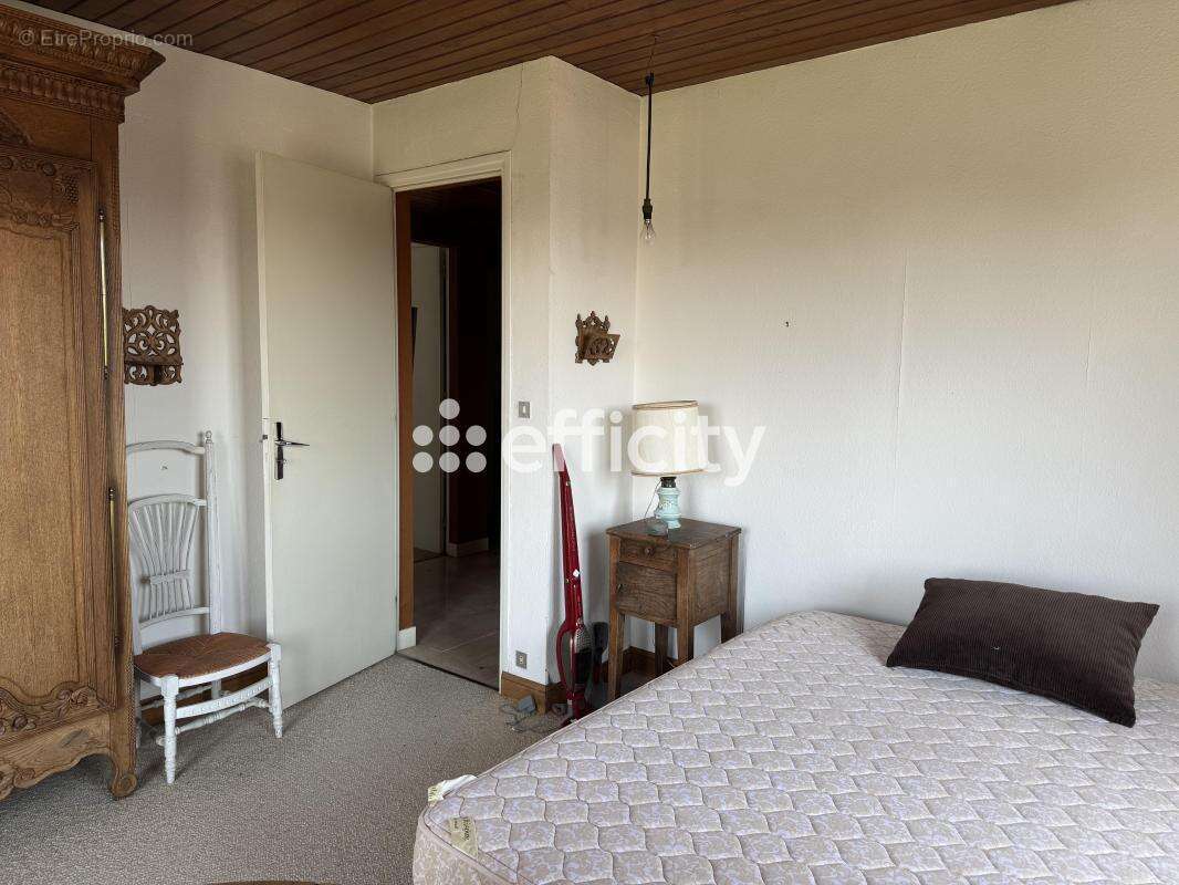 Maison 230 m² à Saint-Come-De-Fresne  - photo 26