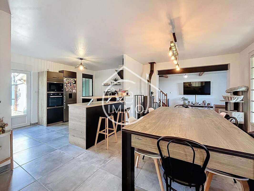 Maison à SAINT-PHILIPPE-D&#039;AIGUILLE