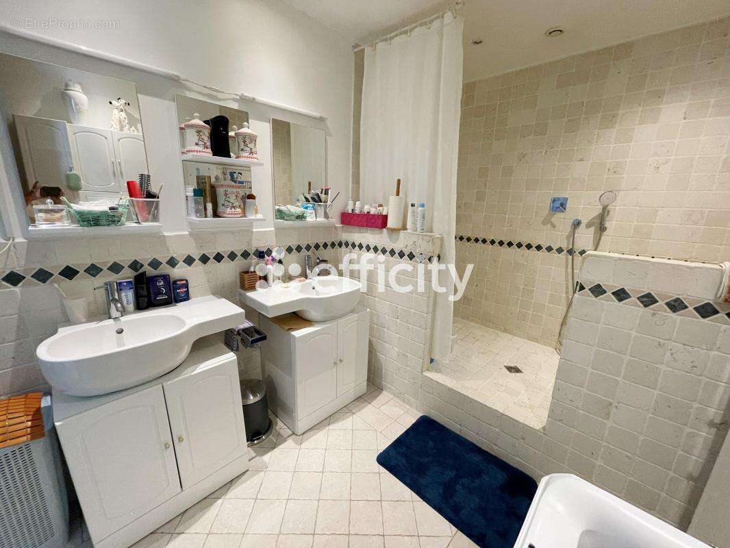 Appartement à LE MUY