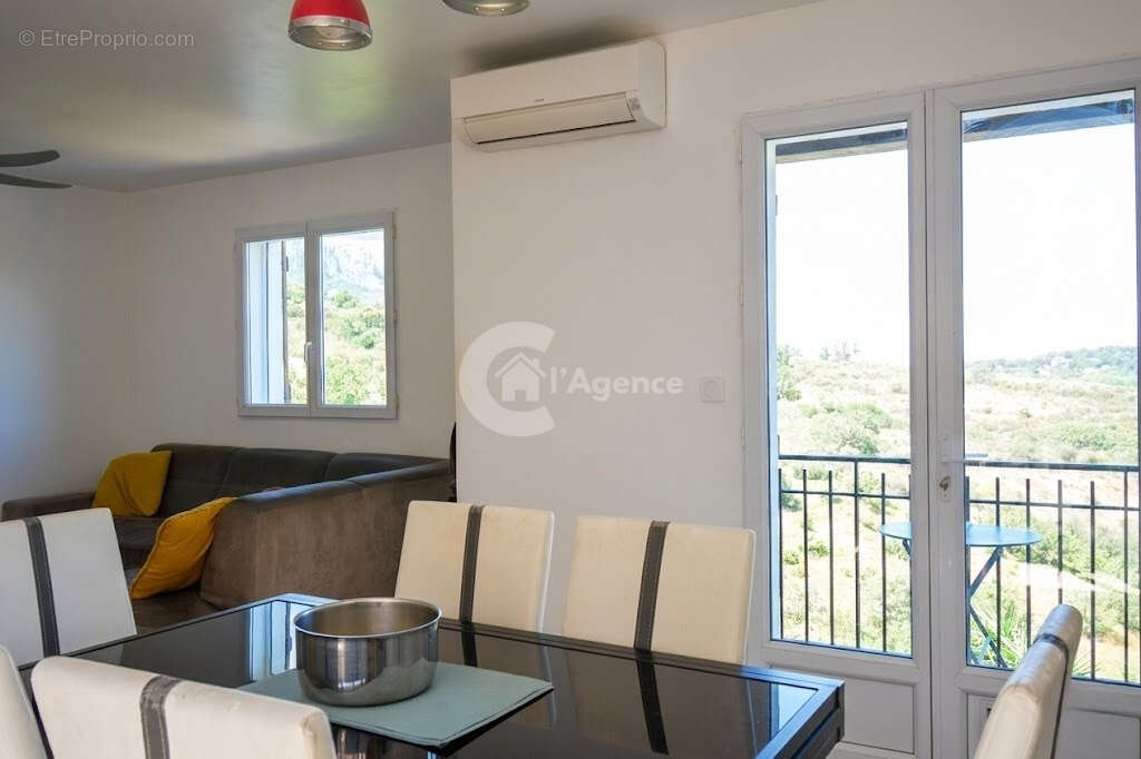 Maison à ROQUEBRUNE-SUR-ARGENS