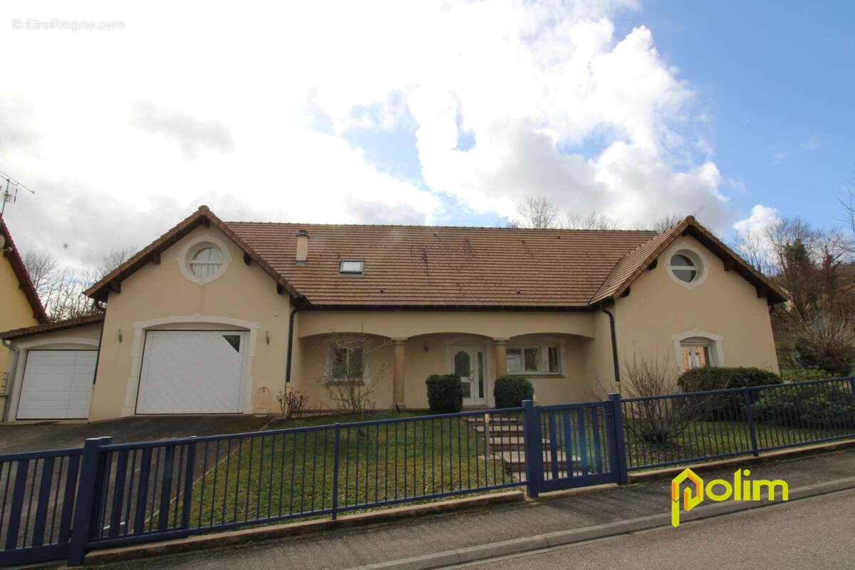 superbe villa F6 avec piscine intérieure - photo 2