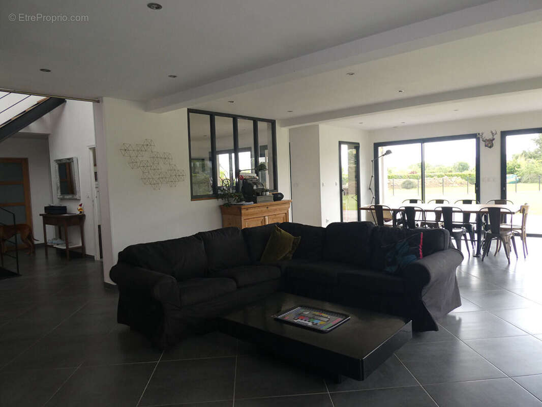 Maison Pont L Eveque 204.42 M², terrain 4300 M², 4ch, bureau, garage 2 voitures - photo 5