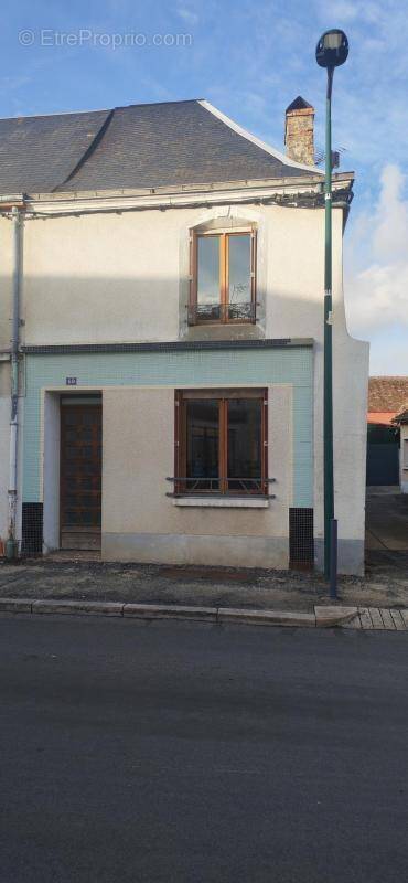 Maison à MEZERAY